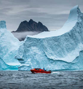 iceberg bleu géant au Groenland - © Visit Greenland iceberg bleu géant au Groenland