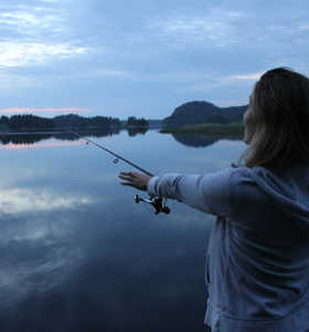 Pêche dans un lac de Finlande - © Visit Finland Pêche dans un lac de Finlande