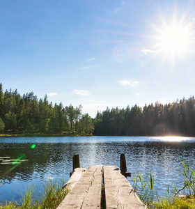 Ponton en Finlande l'été