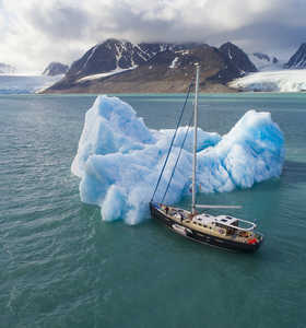 Valiente devant un Iceberg