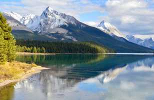 Lac Maligne dans le Parc National de Jasper, Ouest Canada
