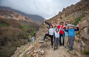 maroc- famille heureux- montagnes d'Atlas - village aroumd - chez l'habitant