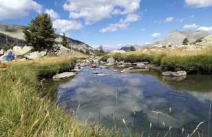 randonnée près d'un lac dans le Mercantour
