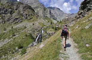 Randonneur lors du Tour du Mont Viso