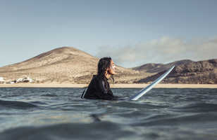 Surfeuse à Fureteventura