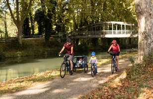 Vélo en famille au bord du canal du Midi