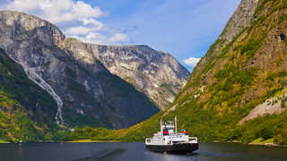 Bateau dans le fjord du Sogneford en Norvège