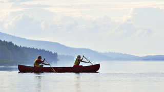 Canoe sur les lacs de Finlande