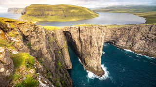 Lac de Sorvagsvatn aux îles Féroé