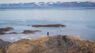 Moment de quiétude seul dans l'Arctique, Svalbard