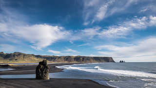 Plage de sable noir de Vik en Islande