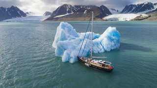 Valiente devant un Iceberg