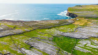 Vue aérienne de l'île d'Inishmore en Irlande