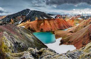 Montagnes volcaniques rhyolites colorées de Landmannalaugar, Islande