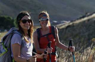 Trekkeuses dans les montagnes de l'Atlas au Maroc