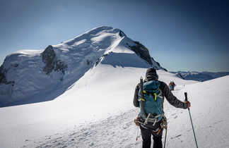 alpiniste sur l'ascension du Mont blanc au niveau du dôme du Goûter