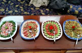 Aperçu du buffet du déjeuner à bord du bateau de plongée à Safaga