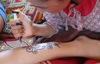 Atelier de henné au ranch