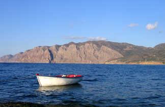 barque en bord de mer en Crète