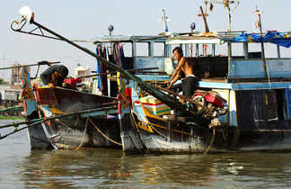 Bateaux traditionnels sur le delta du Mékong au Vietnam