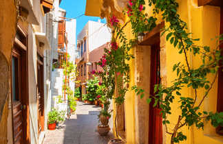 Belle rue colorée à La Canée, île de Crète, Grèce