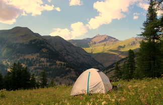Campement situé dans le parc Queyras au coeur des Alpes du Sud