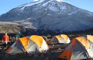 Campement sur le site de Karanga, massif du Kilimandjaro Tanzanie