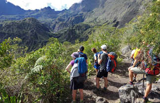 Chemins de randonnée sur l'île de la Réunion dans le cirque de Mafate en direction de Marla