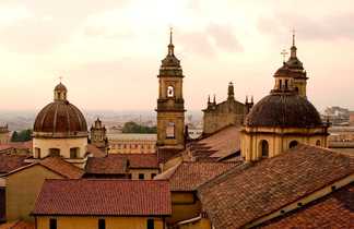 clocher de l'église de Bogota en Colombie