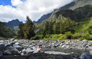 Contemplation dans Mafate, Cascade des Trois Roches