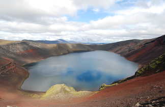 Lac dans les hautes terres islandaises