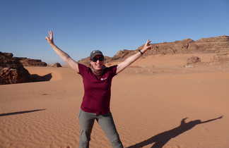 Corine dans le dans le désert du Wadi Rum