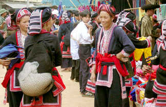 Femmes Dao Rouge au Vietnam