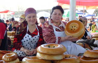 Femmes ouzbèkes marché local ouzbékistan