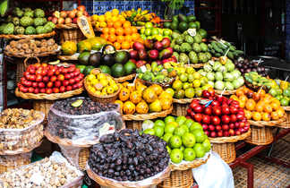Fruits exotiques sur le marché de Lavradores, Funchal, Madère