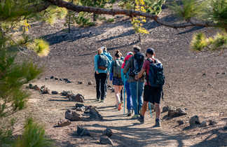 groupe de randonneurs au parc National du Teide