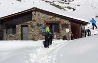 Groupe de randonneurs en pause, vallée de Montgarri, Pyrénées