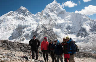 Groupe de randonneurs pendant l'ascension du Kala Pattar