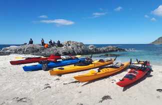 Kayaks sur la plage de mulstoa