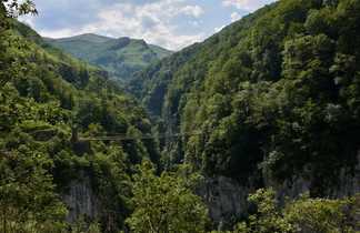 La passerelle d'Holzarte dans les les spectaculaires gorges d'Olhadubi, Pyrénées