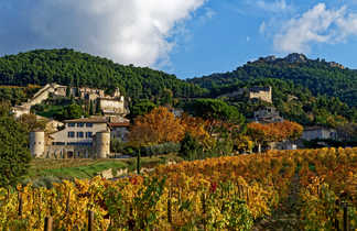 Le village de Gigondas aux couleurs d'automne, Vaucluse