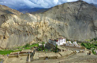 Le village de Lamayuru et son monastère en Inde Himalayenne