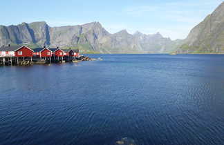 Maisons rouges dans les Lofoten
