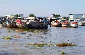 Marché flottant de Cai Rang dans le delta du Mékong au Vietnam