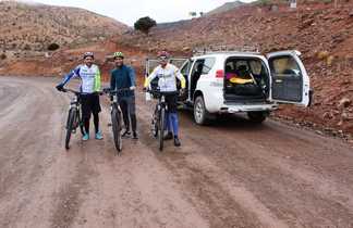 Maroc - vélos - Montagnes de l'Atlas - début d`aventure