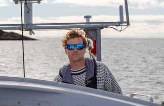 Paul Jouet sur son bateau le Davai