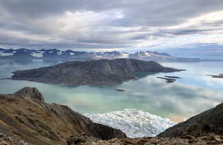 Paysage arctique au Svalbard près du Pôle Nord