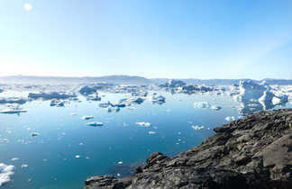 Paysages d'icebergs l'été au Groenland