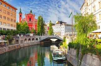 photo  de l'église de la rivière, Ljubljana la capitale de la Slovénie