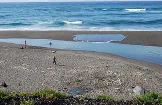 Plage de Fajã Grande sur l'île de Faial aux Açores